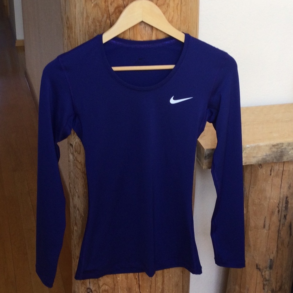 Women’s NIKE DRI-FIT Small Long Sleeve Shirt/ Blouse
